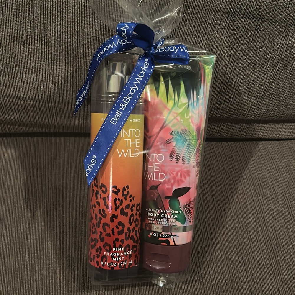 Bath & Body Works Into the Wild Beauty Bundle: Body Cream and Mist NEW